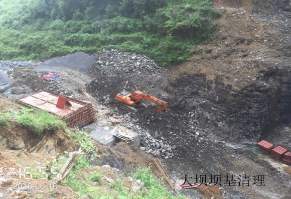 大方縣貓場鎮大龍井山塘建設項目壩基開挖